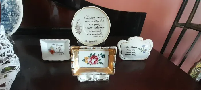 LOTE DE PEÇAS EM PORCELANA