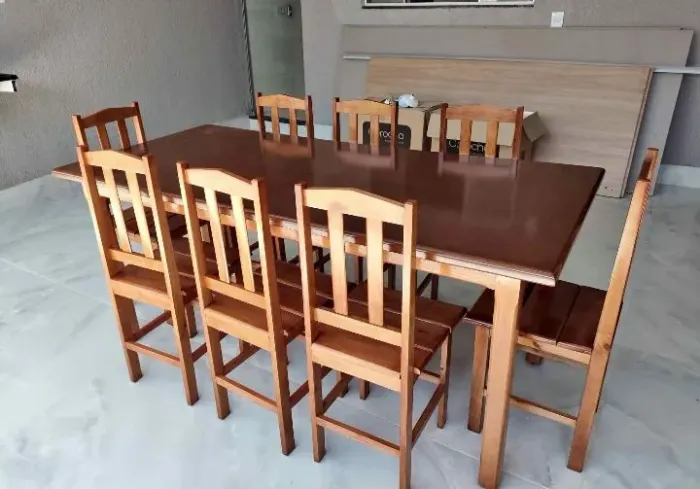 Mesa 8 cadeiras novos de madeira faço entrega 1600