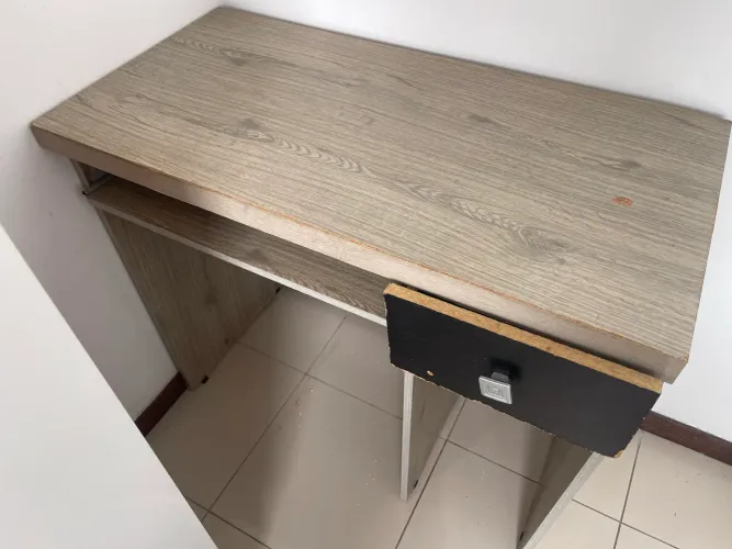 Vende-se uma bancada de estudo