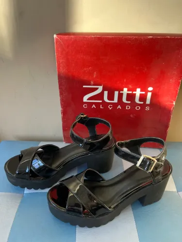 Kit de sandália tam 39 novas