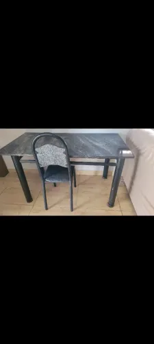 Mesa com 06 cadeiras 