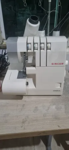 Máquina de Costurar overloque semi nova