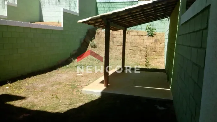 Casa em Rua - São Pedro - Esmeraldas/MG