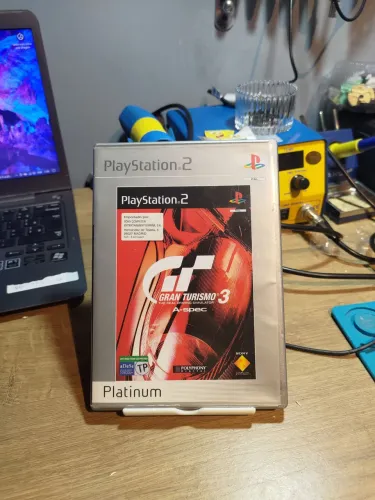 Gran Turismo 3 A-Spec para PlayStation 2, edição Platinum europeia original.