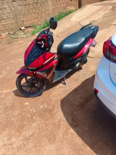 Vendo essa moto neo 125, documento pago, moto feito so no ponto de transferir e andar.