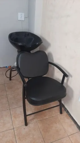 Cadeira lavarório de sal?o semi nova !!!! Usada 4 vezes !!!! Chuveirinho quente Fame novo