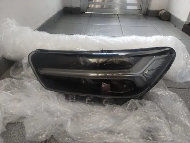 Farol Original Volvo XC40 Full LED Semi Novo
