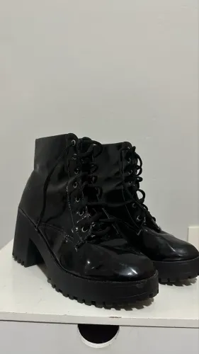 Bota Coturno Tratorado Preta 38