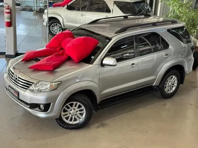 Toyota Hilux SW4 SRV D4-d 4X4 3.0 TDI Dies. AUT 2015