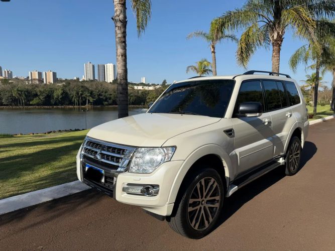 Imagem de Mitsubishi Pajero HPE Full 3.2 4X4 T.i.dies. 5P AUT 2020