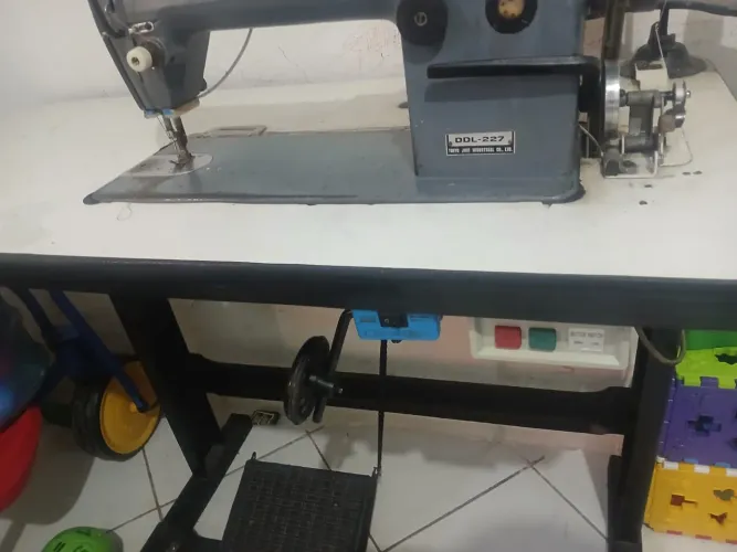 Máquina reta industrial