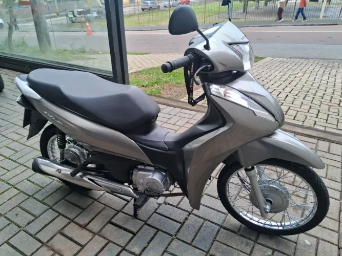 Honda Biz 110i partida elétrica Prata