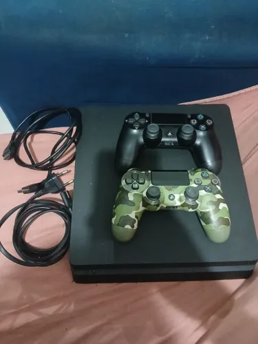 PlayStation 4 slim 500gb 2 controles e cabos