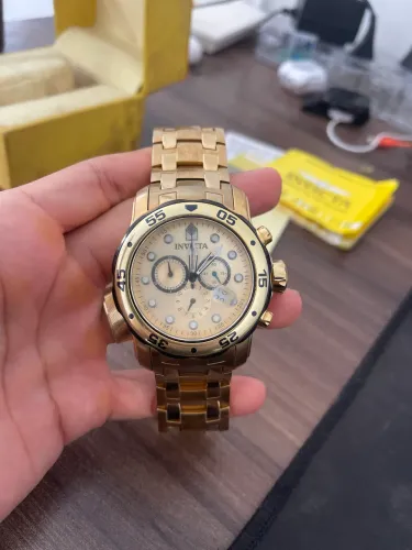 Invicta Pro Diver 80070 - Cronógrafo Suíço Dourado 200m