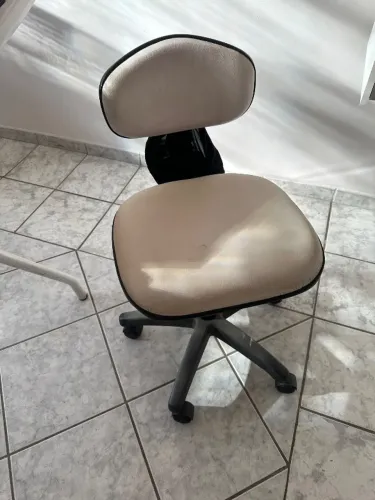 Mocho para estética usado