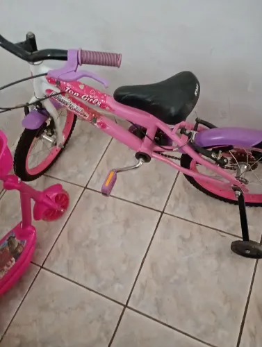 Bicicleta infantil semi nova aro 16