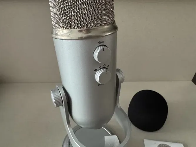 Microfone Condensador Usb Blue Yeti - Prata