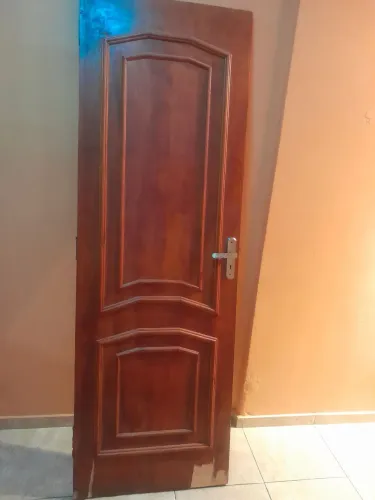Vendo porta de quarto 70 cm de largura.