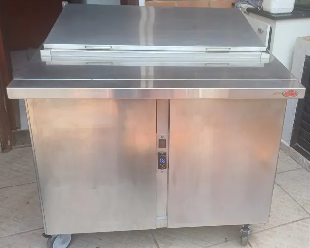 Balcão refrigerado 02 portas com Pista fria