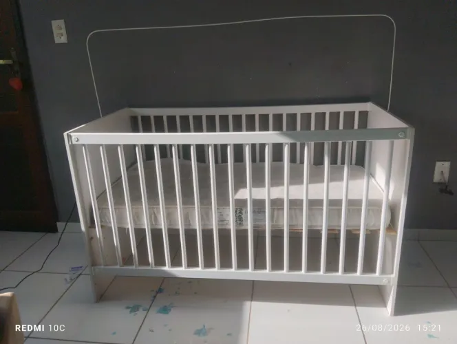Vende-se berço usado com colchão usado também