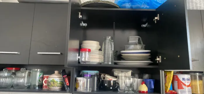 Vender um armário com oito portas