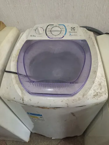 Máquina de Lavar 8,5kg, funcionando.