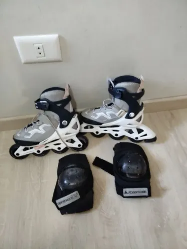 Vende-se um par de roler, tamanho 30 -33