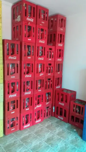 Caixa de Coca-Cola 2 litros completa