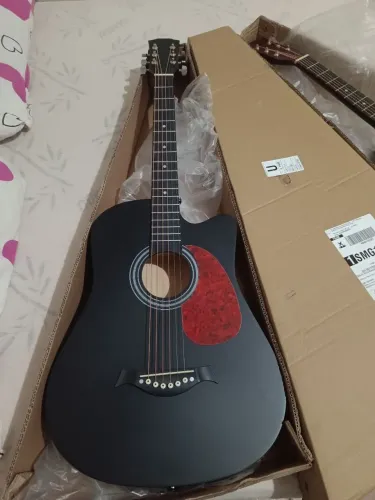 Violão novo na caixa