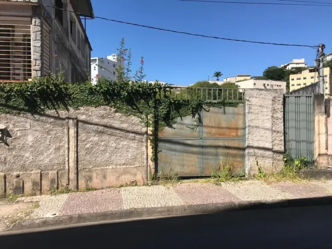 Lote de 165 m² no Centro em Viçosa - MG.