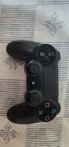 Controle Dualshock Ps4 Sony seminovo preto seminovo na caixa.