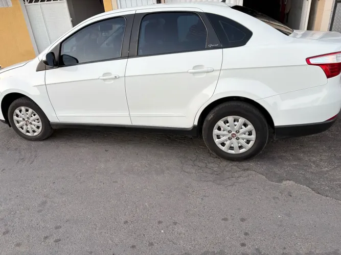Fiat Grand Siena Attrac. 1.4 EVO F.flex 8V 2013