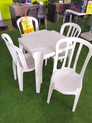Conjunto de Mesa e Cadeiras de Plástico 182Kg Super Reforçadas
