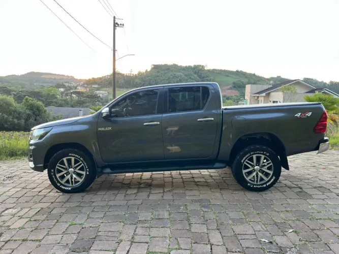 Toyota Hilux CD SRV 4X4 2.8 TDI Diesel Aut. 2019