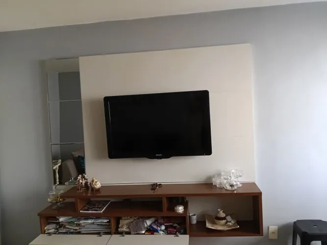 Vendo rack para sala e televisão Philips em excelente estado de conservação.