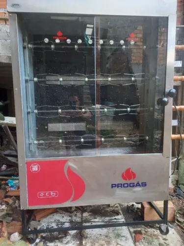 Vendo máquina a gás de assar frango ?