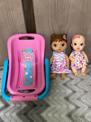 Kit Baby Alive Completo - Bonecas + Cadeirinha + Acessórios