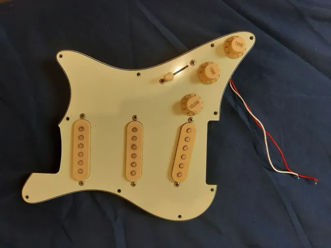 Escudo completo guitarra strinberg