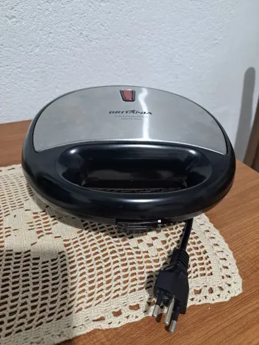 Sanduicheira Britânia 220v