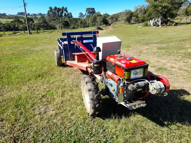 Micro trator kawashima ZT 12.5 HP semi novo 