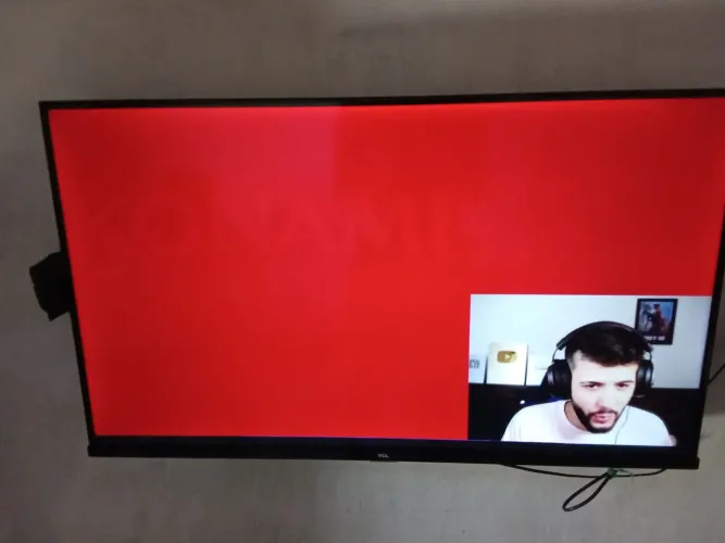 TV TCL usada com defeito na tela