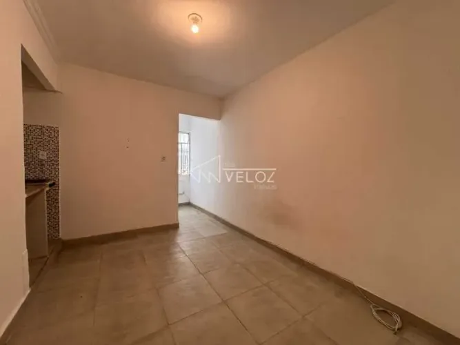 Kitnet/Conjugado : / Residencial / Centro