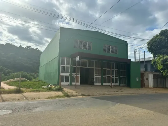 Prédio comercial p/ venda possui 600 m² em Limoeiro - Timóteo - Minas Gerais