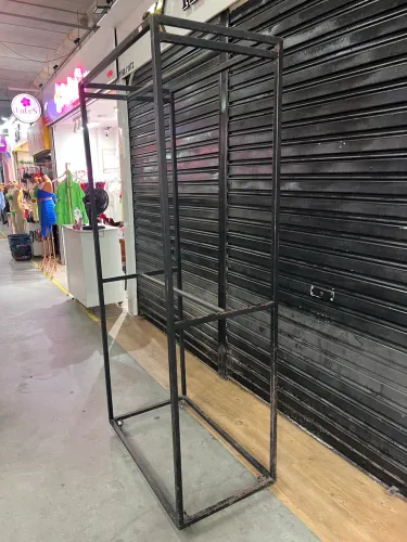 Vende se arara de metalom com rodinha