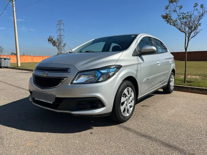 Chevrolet Onix Hatch LT 1.4 8V Flex Power Mec. 4P 2015