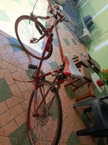 Vendo bike Caloi corrida com documento 