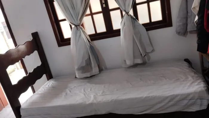 Cama de Solteiro  Madeira Com colchao