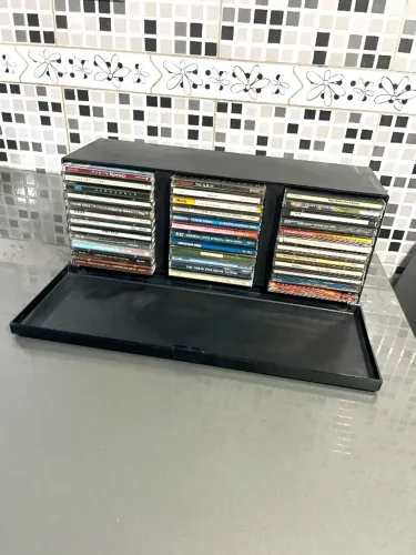 CDs originais diversos + case 
