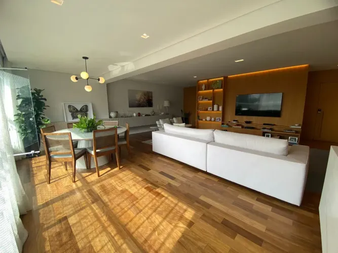 Apto Reformado p/ venda possui 185 m² com 3 suítes em Real Parque - São Paulo - SP
