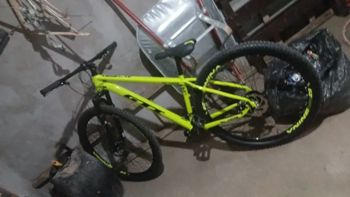 vendos bicicleta aro 29 junto com aro 20 *